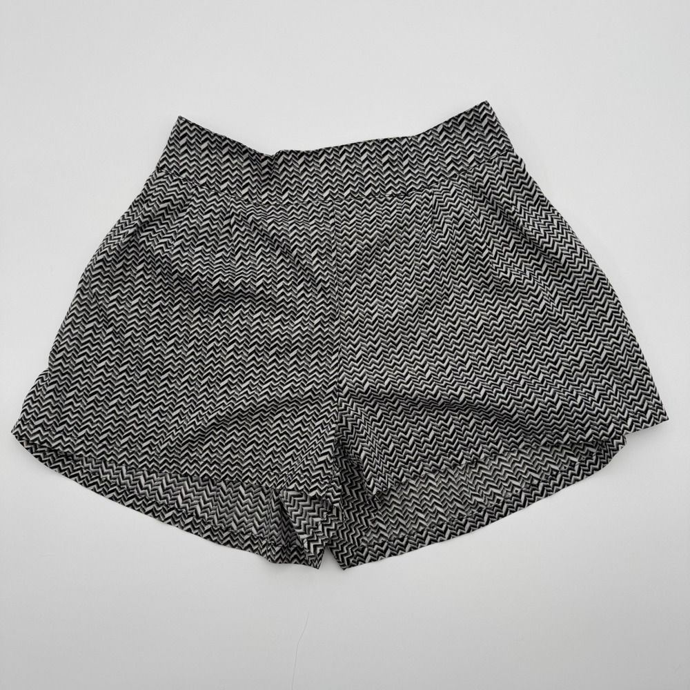American Eagle Outfitters Black White Chevron Zigzag Smocked Shorts Small